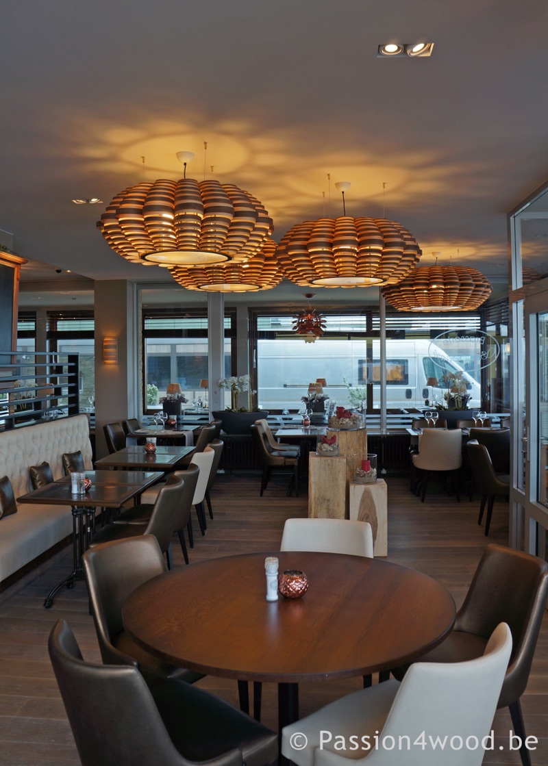 Sunbeach-Glow-big-pendant light in maple wood