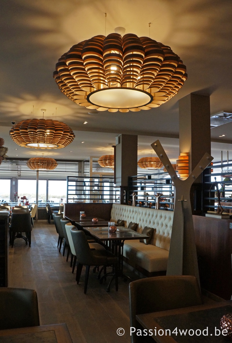Sunbeach-Glow-big-pendant light in maple wood