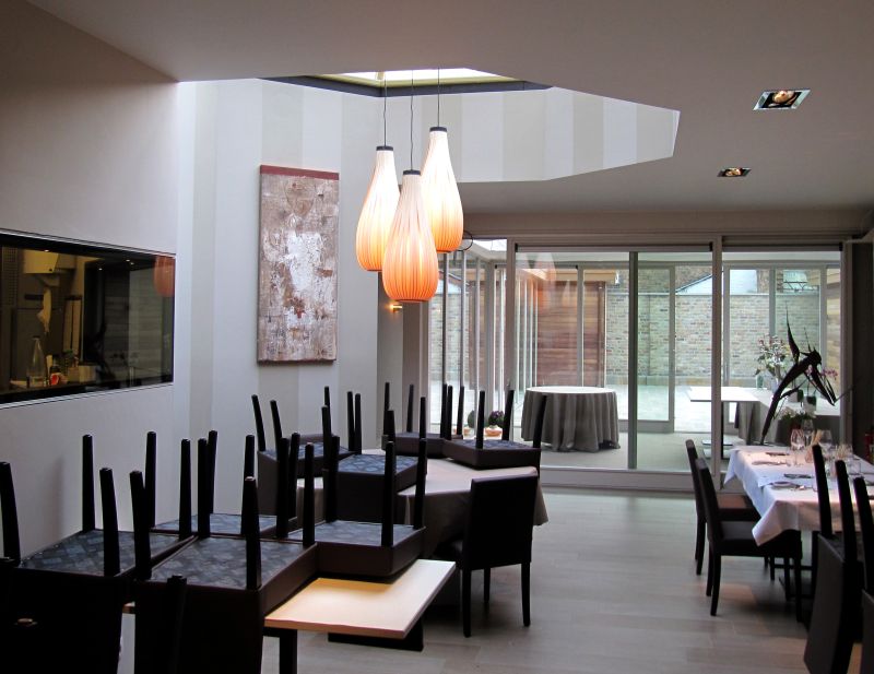 Passion 4 Wood : 3 hanglights - rain drops rose hout  Restaurant La Muse 