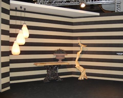 Passion 4 Wood houten design lampen type Rain in rozenhout aan de ingang van de beurs